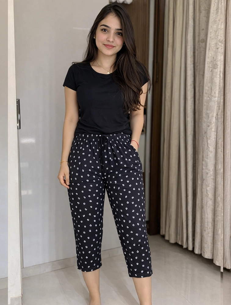 Black Womens Floral Printed Polycotton 120 GSM Capri Pant with Pocket