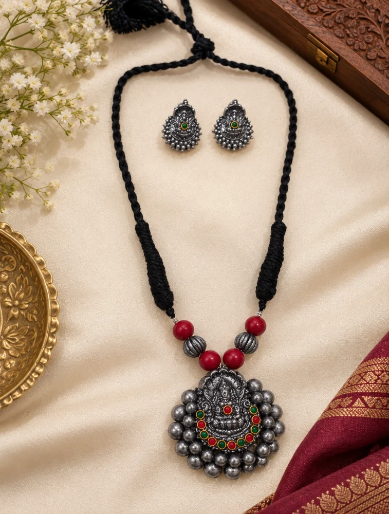 Red and Green Lakshmi Pendant Terracotta Jewellery Set